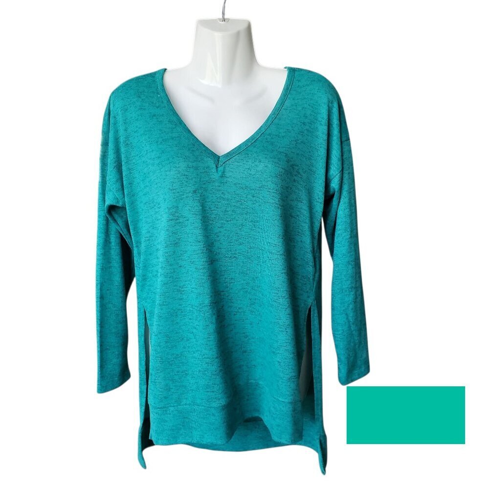 LONG SLEEVE V-NECK TOP SIZE 1X. NEW WITH TAGS.